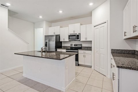 Townhouse in PALM RIVER TOWNHOMES in Tampa, Florida 4 bedrooms, 192.96 sq.m. № 2201612 - photo 7