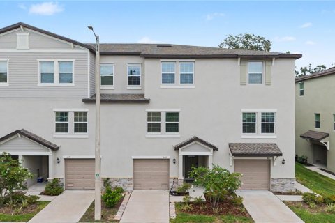 Adosado en PALM RIVER TOWNHOMES en Tampa, Florida 4 dormitorios, 192.96 m2 № 2201612