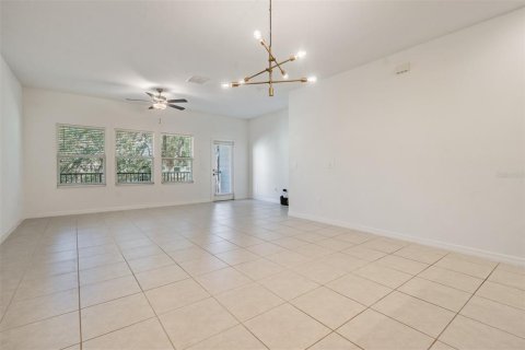 Townhouse in PALM RIVER TOWNHOMES in Tampa, Florida 4 bedrooms, 192.96 sq.m. № 2201612 - photo 17