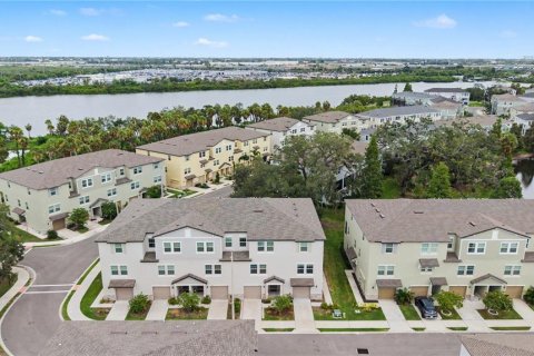 Townhouse in PALM RIVER TOWNHOMES in Tampa, Florida 4 bedrooms, 192.96 sq.m. № 2201612 - photo 3