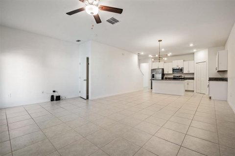 Townhouse in PALM RIVER TOWNHOMES in Tampa, Florida 4 bedrooms, 192.96 sq.m. № 2201612 - photo 19