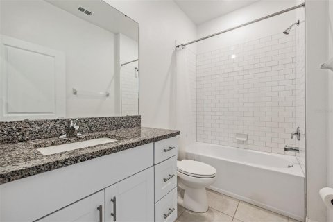 Townhouse in PALM RIVER TOWNHOMES in Tampa, Florida 4 bedrooms, 192.96 sq.m. № 2201612 - photo 24