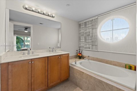 Купить таунхаус в Форт-Лодердейл, Флорида 3 спальни, 169.64м2, № 1998215 - фото 15