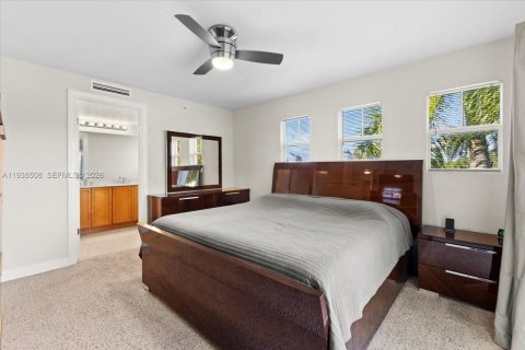 Купить таунхаус в Форт-Лодердейл, Флорида 3 спальни, 169.64м2, № 1998215 - фото 13