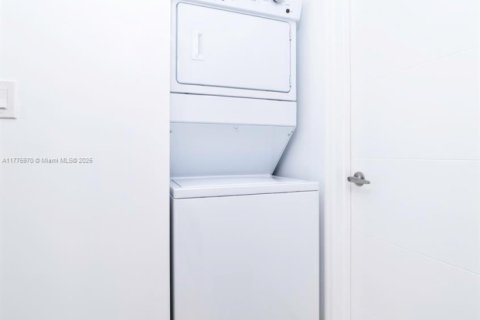 House in Dania Beach, Florida 6 bedrooms, 200.67 sq.m. № 1985593 - photo 14