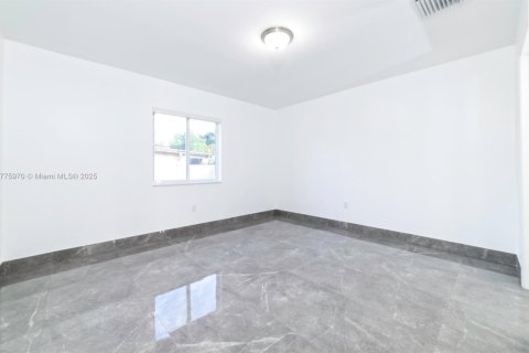 House in Dania Beach, Florida 6 bedrooms, 200.67 sq.m. № 1985593 - photo 7