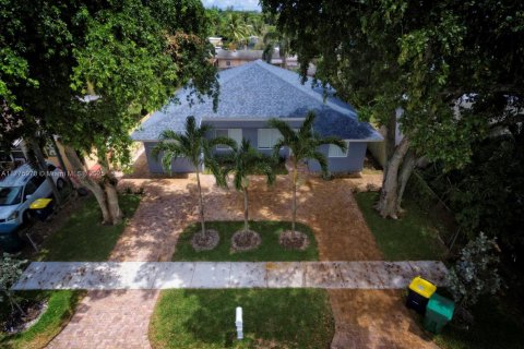 House in Dania Beach, Florida 6 bedrooms, 200.67 sq.m. № 1985593 - photo 16