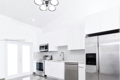 House in Dania Beach, Florida 6 bedrooms, 200.67 sq.m. № 1985593 - photo 13