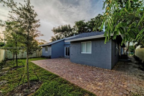 House in Dania Beach, Florida 6 bedrooms, 200.67 sq.m. № 1985593 - photo 15