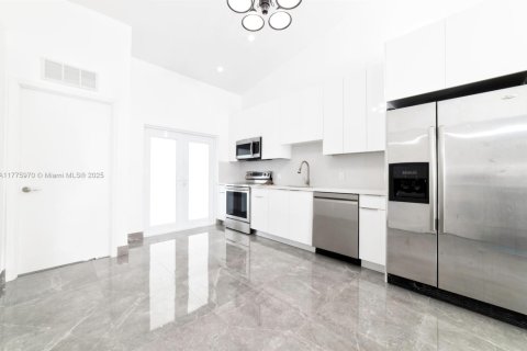 House in Dania Beach, Florida 6 bedrooms, 200.67 sq.m. № 1985593 - photo 5