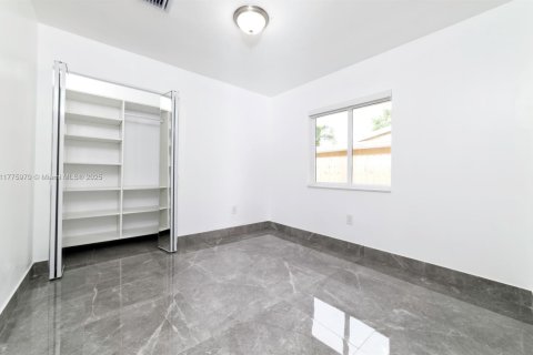 House in Dania Beach, Florida 6 bedrooms, 200.67 sq.m. № 1985593 - photo 10