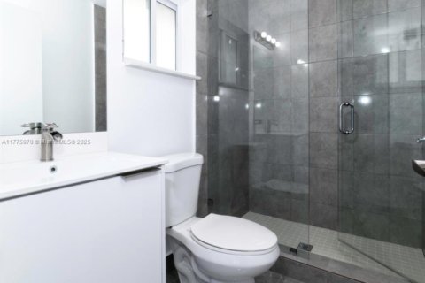 House in Dania Beach, Florida 6 bedrooms, 200.67 sq.m. № 1985593 - photo 8