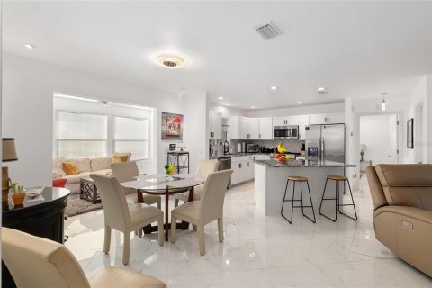 Casa en venta en The Villages, Florida, 3 dormitorios, 129.32 m2 № 2114908 - foto 18