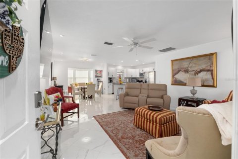 Casa en venta en The Villages, Florida, 3 dormitorios, 129.32 m2 № 2114908 - foto 12