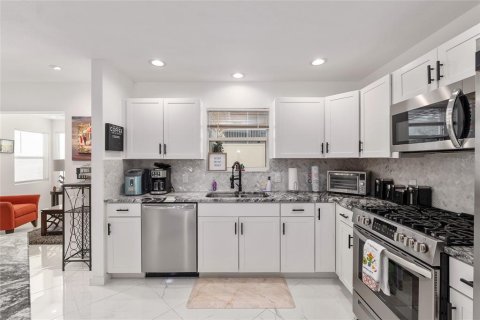 Casa en venta en The Villages, Florida, 3 dormitorios, 129.32 m2 № 2114908 - foto 23