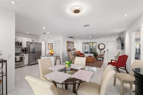 Casa en venta en The Villages, Florida, 3 dormitorios, 129.32 m2 № 2114908 - foto 20
