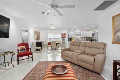 Casa en venta en The Villages, Florida, 3 dormitorios, 129.32 m2 № 2114908 - foto 17