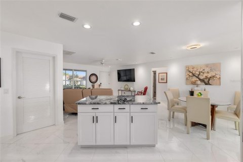 Casa en venta en The Villages, Florida, 3 dormitorios, 129.32 m2 № 2114908 - foto 25
