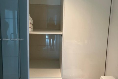 Снять в аренду кондоминиум в Майами, Флорида 3 спальни, 119.01м2, № 1969334 - фото 28