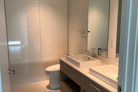 Снять в аренду кондоминиум в Майами, Флорида 3 спальни, 119.01м2, № 1969334 - фото 23