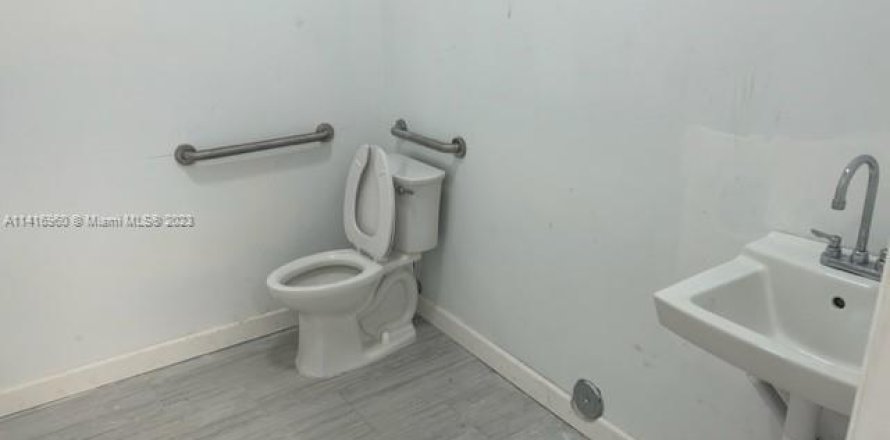 Tienda en Miami, Florida № 606500