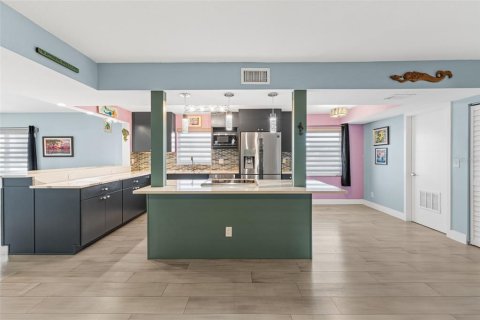 Condo in Cocoa Beach, Florida, 3 bedrooms  № 2204035 - photo 6