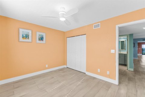 Condo in Cocoa Beach, Florida, 3 bedrooms  № 2204035 - photo 22