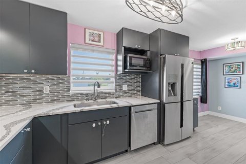Condo in Cocoa Beach, Florida, 3 bedrooms  № 2204035 - photo 5
