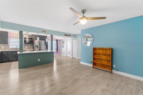 Condo in Cocoa Beach, Florida, 3 bedrooms  № 2204035 - photo 28