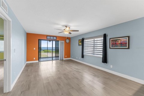 Condo in Cocoa Beach, Florida, 3 bedrooms  № 2204035 - photo 4