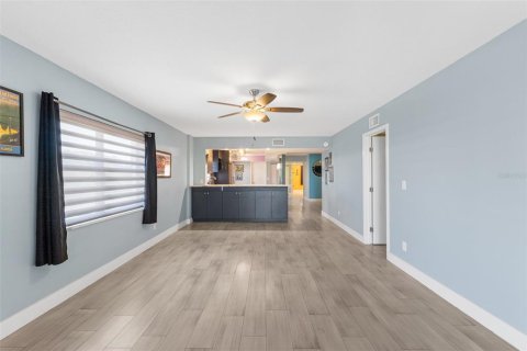 Condo in Cocoa Beach, Florida, 3 bedrooms  № 2204035 - photo 13