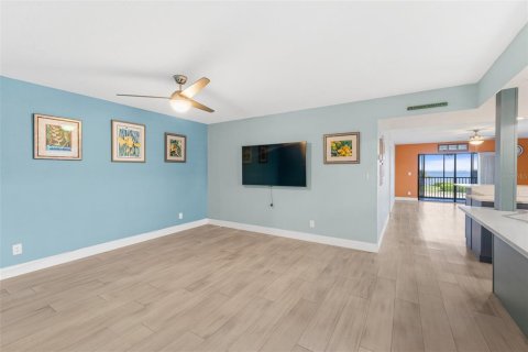 Condo in Cocoa Beach, Florida, 3 bedrooms  № 2204035 - photo 10