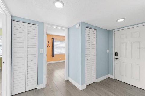 Condo in Cocoa Beach, Florida, 3 bedrooms  № 2204035 - photo 21