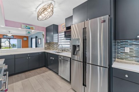 Condo in Cocoa Beach, Florida, 3 bedrooms  № 2204035 - photo 7