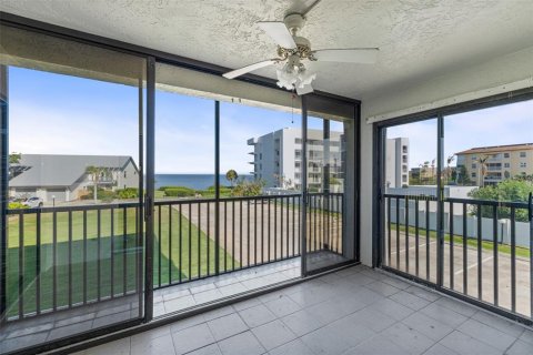 Condo in Cocoa Beach, Florida, 3 bedrooms  № 2204035 - photo 12