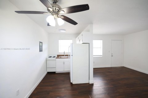 Снять в аренду квартиру в Хайалиа, Флорида 1 спальня, 51.37м2, № 1948865 - фото 1