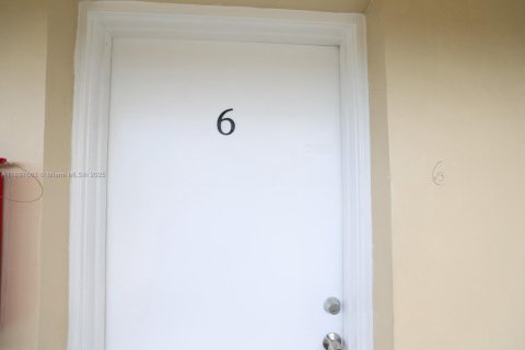 Снять в аренду квартиру в Хайалиа, Флорида 1 спальня, 51.37м2, № 1948865 - фото 12