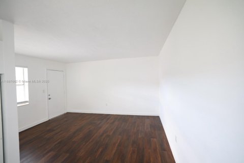 Снять в аренду квартиру в Хайалиа, Флорида 1 спальня, 51.37м2, № 1948865 - фото 10