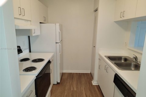 Снять в аренду кондоминиум в Уэст-Палм-Бич, Флорида 1 спальня, 62.8м2, № 1989796 - фото 2