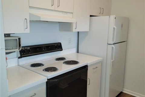 Снять в аренду кондоминиум в Уэст-Палм-Бич, Флорида 1 спальня, 62.8м2, № 1989796 - фото 4