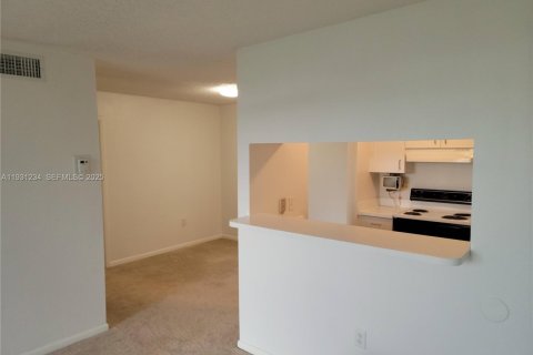 Снять в аренду кондоминиум в Уэст-Палм-Бич, Флорида 1 спальня, 62.8м2, № 1989796 - фото 6