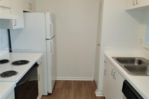 Снять в аренду кондоминиум в Уэст-Палм-Бич, Флорида 1 спальня, 62.8м2, № 1989796 - фото 3