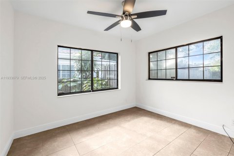 House in Fort Lauderdale, Florida 2 bedrooms, 88.72 sq.m. № 2035142 - photo 15
