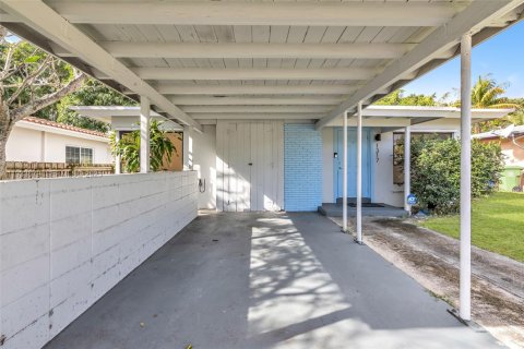 House in Fort Lauderdale, Florida 2 bedrooms, 88.72 sq.m. № 2035142 - photo 2