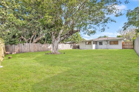 House in Fort Lauderdale, Florida 2 bedrooms, 88.72 sq.m. № 2035142 - photo 19