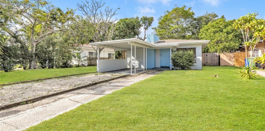 House in Fort Lauderdale, Florida 2 bedrooms, 88.72 sq.m. № 2035142