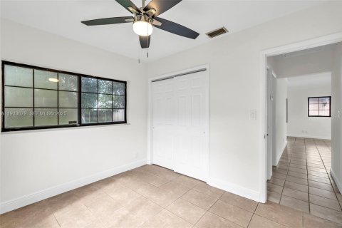 House in Fort Lauderdale, Florida 2 bedrooms, 88.72 sq.m. № 2035142 - photo 16
