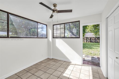 House in Fort Lauderdale, Florida 2 bedrooms, 88.72 sq.m. № 2035142 - photo 8