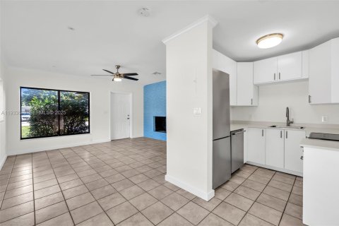 House in Fort Lauderdale, Florida 2 bedrooms, 88.72 sq.m. № 2035142 - photo 3