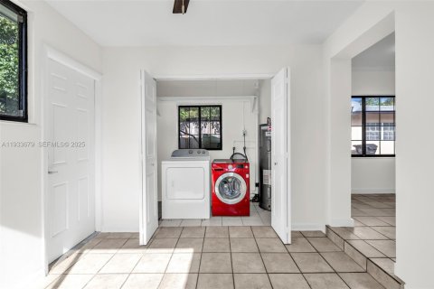 House in Fort Lauderdale, Florida 2 bedrooms, 88.72 sq.m. № 2035142 - photo 9